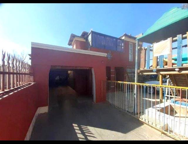 2 BEDROOM HOUSE FOR SALE IN TOEKOMSRUS